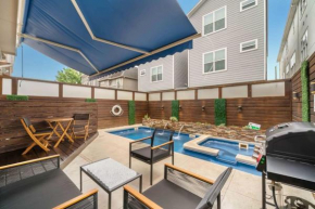 Houston Centrally Located w Backyard Pool Retreat
